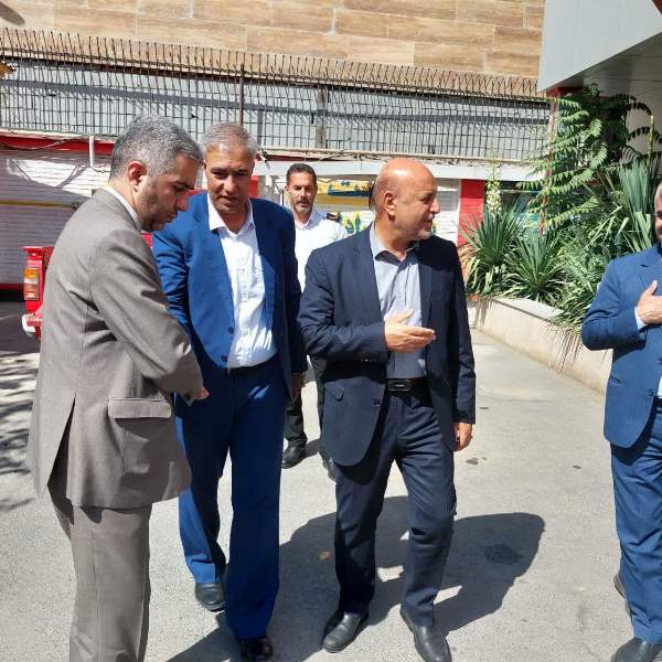 بازدید سرزده فرماندار محترم از سازمان آتش‌نشانی به مناسبت 7 مهر روز آتش نشانی