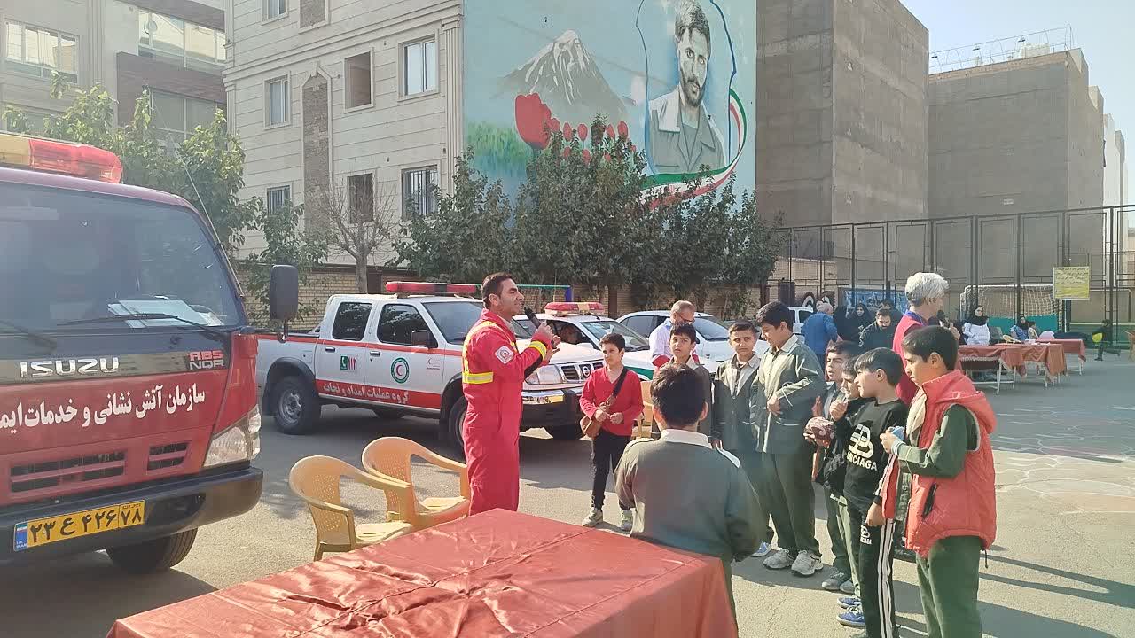 حضور آتش‌نشانی اسلامشهر در مراسم پدافند غیرعامل