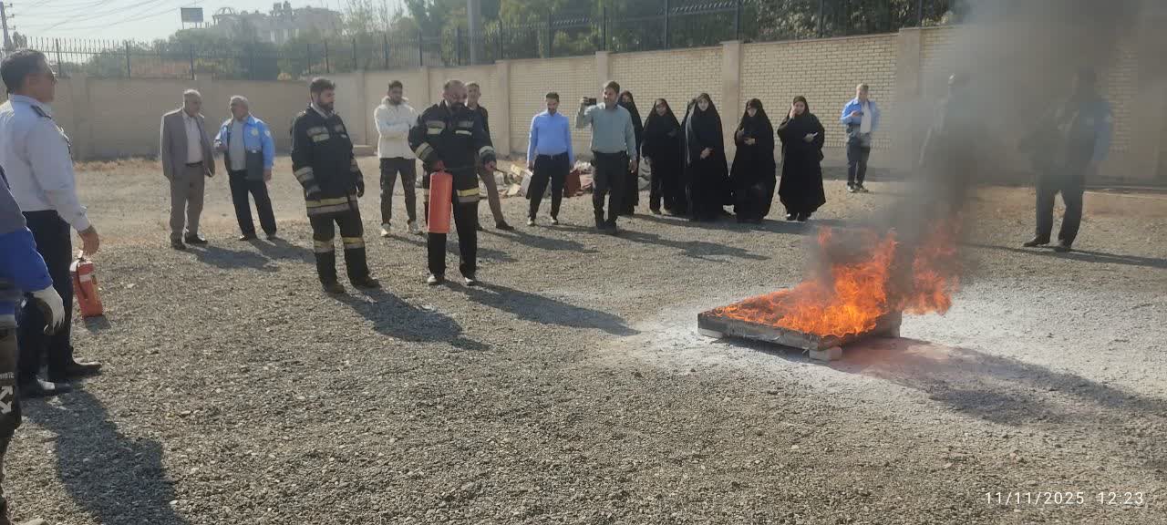 برگزاری دوره آموزش مقدماتی تئوری و عملی حریق در ستاد بحران اسلامشهر
